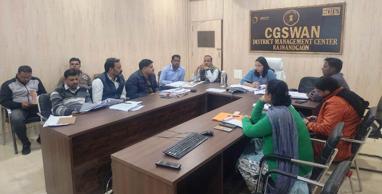 मुख्य कार्यपालन अधिकारी जिला पंचायत ने पंचायत एवं ग्रामीण विकास विभाग के विकास कार्यों एवं योजनाओं की प्रगति के संबंध में ली बैठक